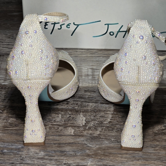Betsey Johnson Ramsy Pearl Heels - Picture 11 of 16